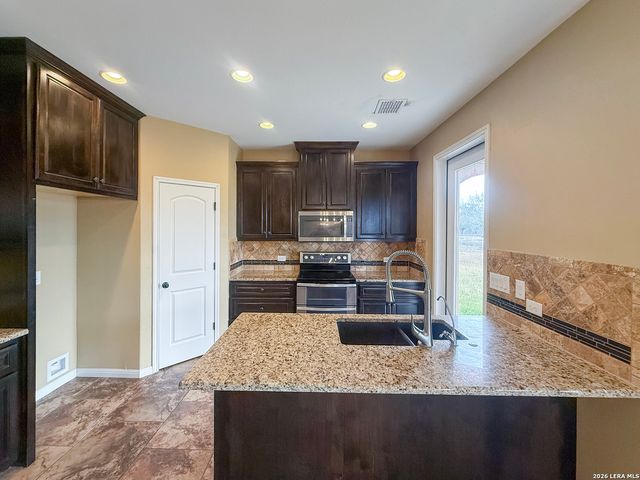 2211 Old Lehmann Rd, Seguin, TX 78155