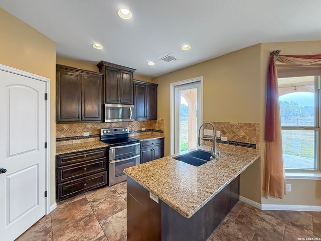 2211 Old Lehmann Rd, Seguin, TX 78155