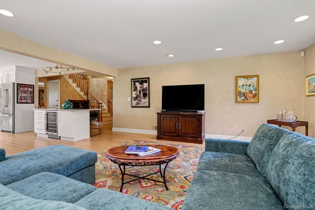 95 Gail Drive, New Rochelle, NY 10805