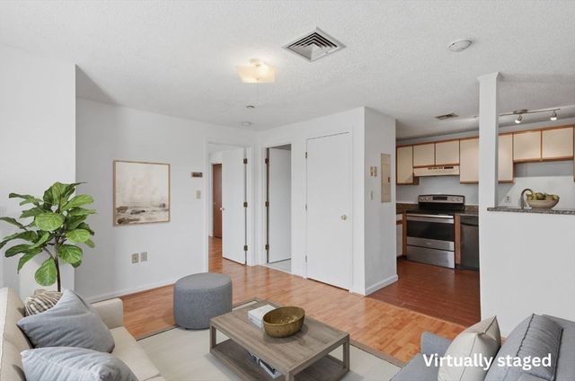 35 Prospect St 309, Woburn, MA 01801