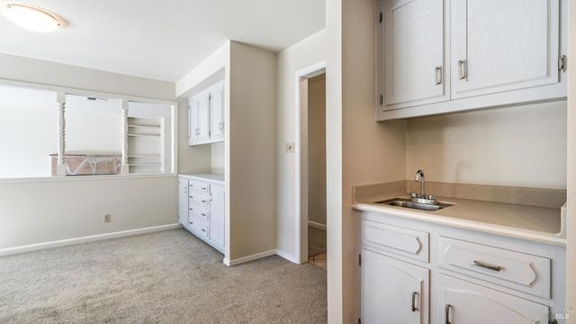 753 Nebraska Dr, Santa Rosa, CA 95405