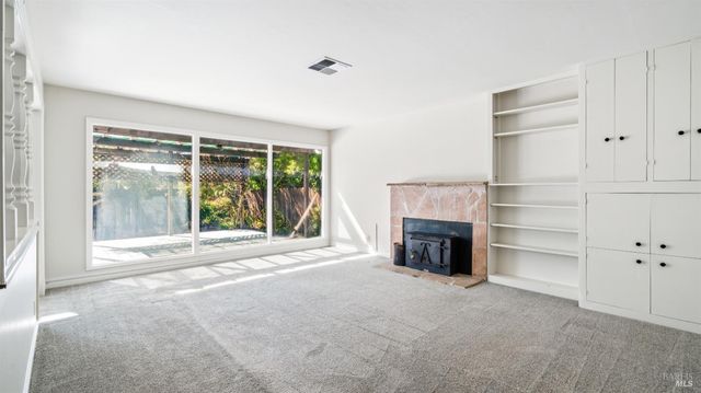 753 Nebraska Dr, Santa Rosa, CA 95405