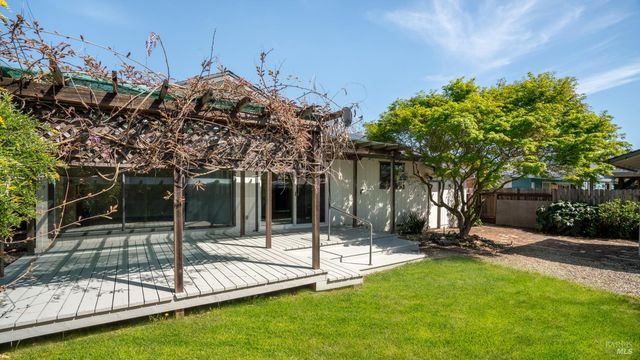 753 Nebraska Dr, Santa Rosa, CA 95405