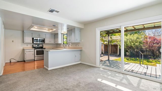 753 Nebraska Dr, Santa Rosa, CA 95405
