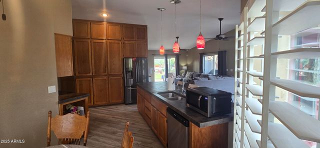 1502 S PROSPECTORS Road, Apache Junction, AZ 85119