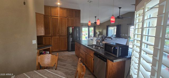 1502 S PROSPECTORS Road, Apache Junction, AZ 85119