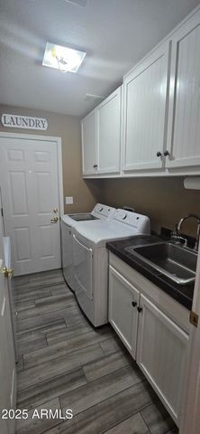 1502 S PROSPECTORS Road, Apache Junction, AZ 85119