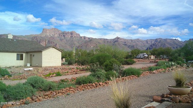 1502 S PROSPECTORS Road, Apache Junction, AZ 85119