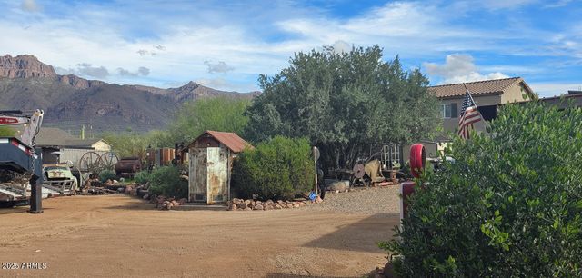 1502 S PROSPECTORS Road, Apache Junction, AZ 85119