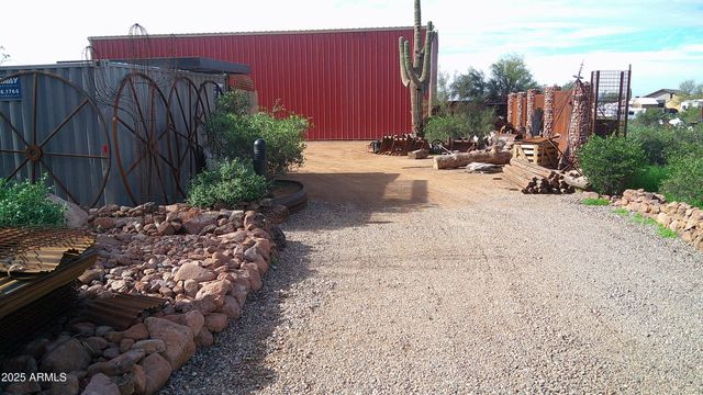 1502 S PROSPECTORS Road, Apache Junction, AZ 85119