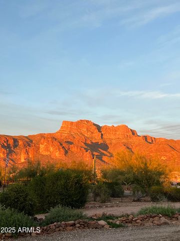 1502 S PROSPECTORS Road, Apache Junction, AZ 85119