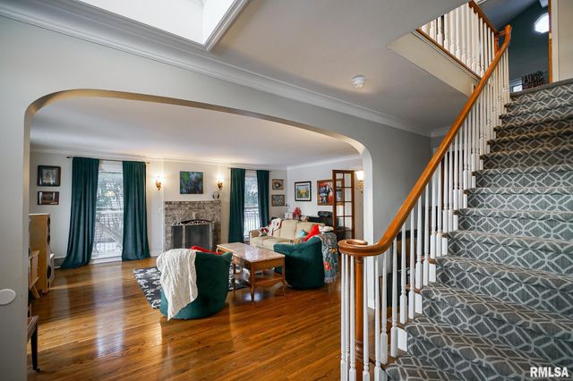 6024 N KNOXVILLE Avenue, Peoria, IL 61614