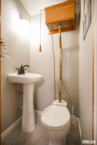 6024 N KNOXVILLE Avenue, Peoria, IL 61614