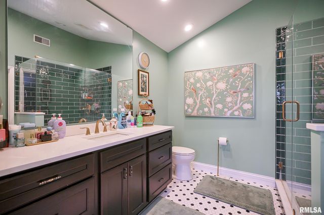 6024 N KNOXVILLE Avenue, Peoria, IL 61614