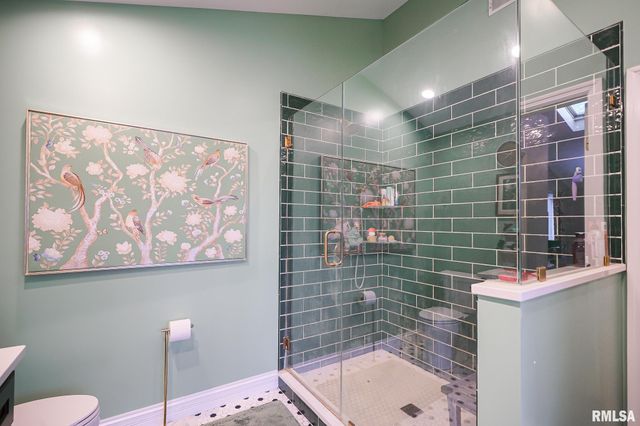 6024 N KNOXVILLE Avenue, Peoria, IL 61614