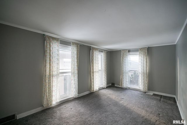 6024 N KNOXVILLE Avenue, Peoria, IL 61614