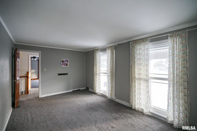 6024 N KNOXVILLE Avenue, Peoria, IL 61614