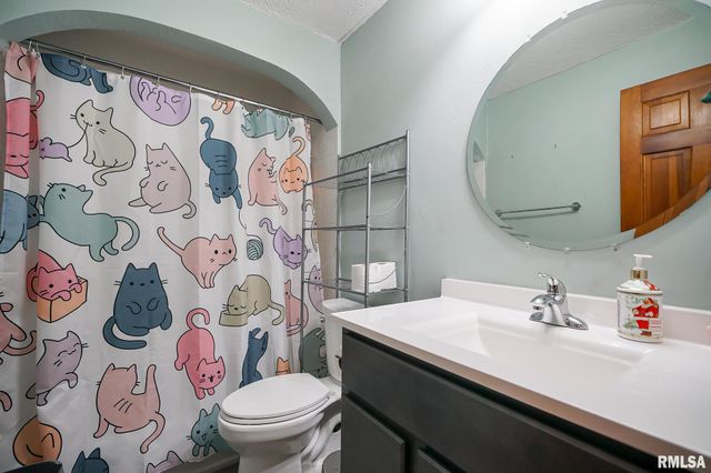 6024 N KNOXVILLE Avenue, Peoria, IL 61614