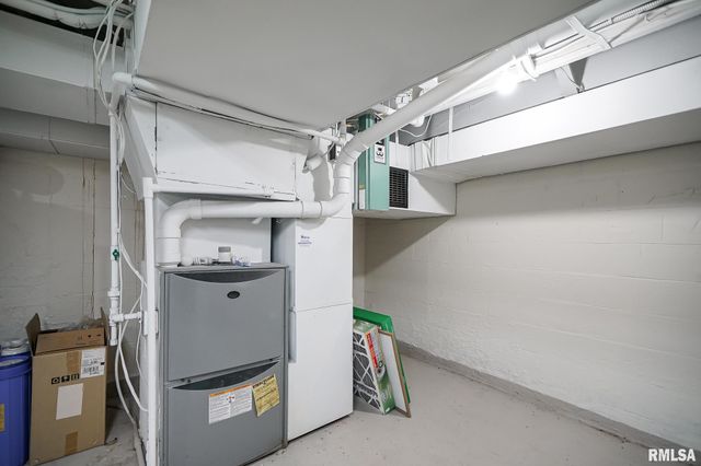 6024 N KNOXVILLE Avenue, Peoria, IL 61614