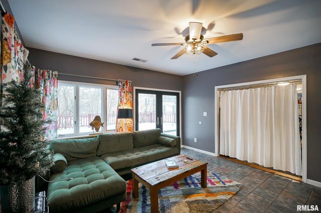 6024 N KNOXVILLE Avenue, Peoria, IL 61614