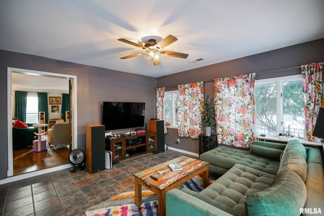 6024 N KNOXVILLE Avenue, Peoria, IL 61614