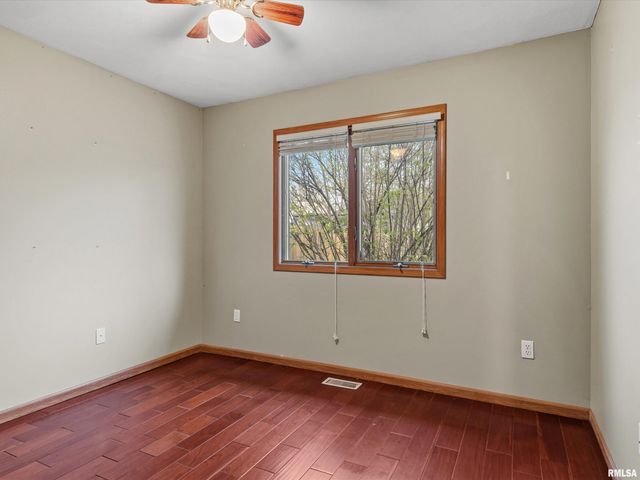 2424 Neil Street, Springfield, IL 62707