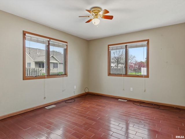 2424 Neil Street, Springfield, IL 62707