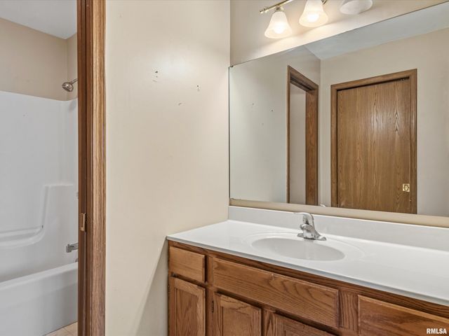 2424 Neil Street, Springfield, IL 62707