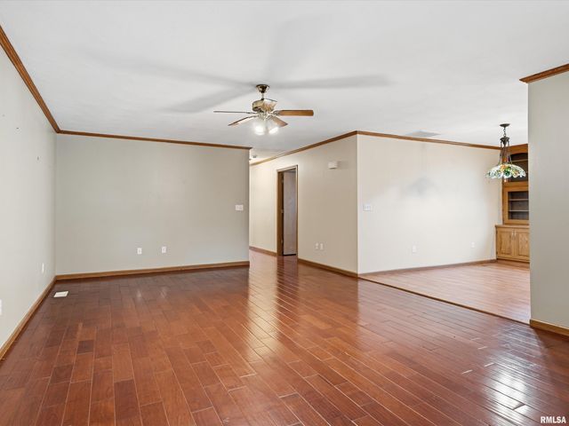2424 Neil Street, Springfield, IL 62707