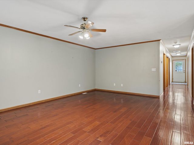 2424 Neil Street, Springfield, IL 62707