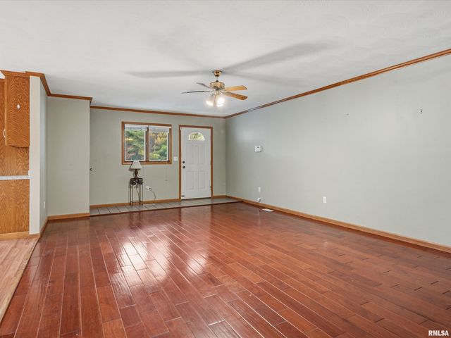 2424 Neil Street, Springfield, IL 62707
