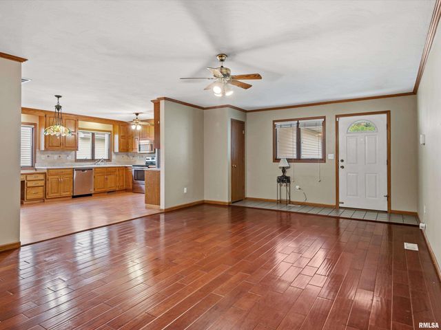 2424 Neil Street, Springfield, IL 62707
