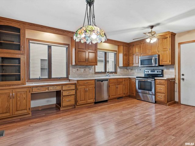 2424 Neil Street, Springfield, IL 62707