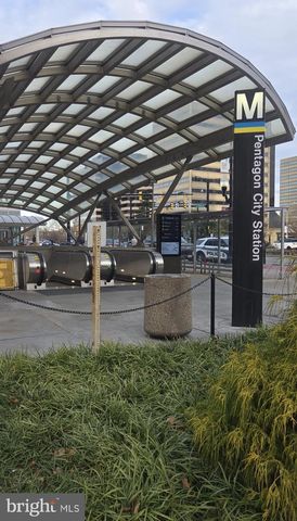 1200 S ARLINGTON RIDGE RD #403, Arlington, VA 22202