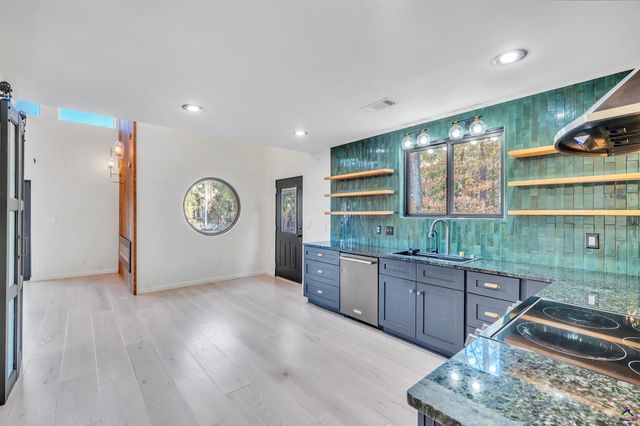 202 John Cobb Road, Hawkinsville, GA 31036