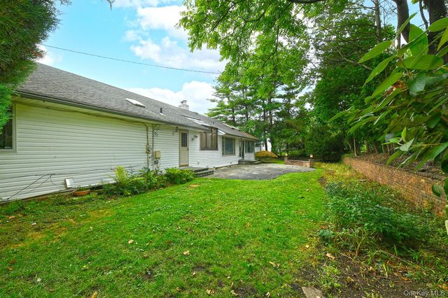 8 South Drive, Roslyn, NY 11576