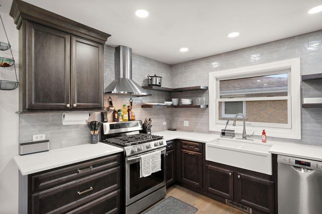 218 Lawndale Drive, Munster, IN 46321