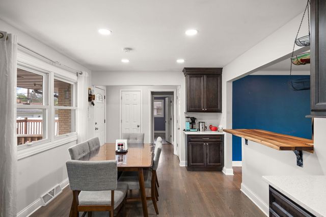 218 Lawndale Drive, Munster, IN 46321