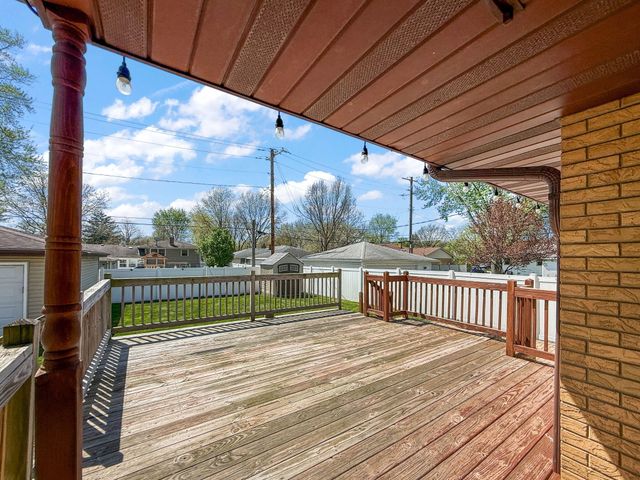 218 Lawndale Drive, Munster, IN 46321