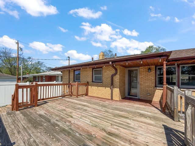218 Lawndale Drive, Munster, IN 46321