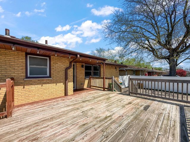 218 Lawndale Drive, Munster, IN 46321