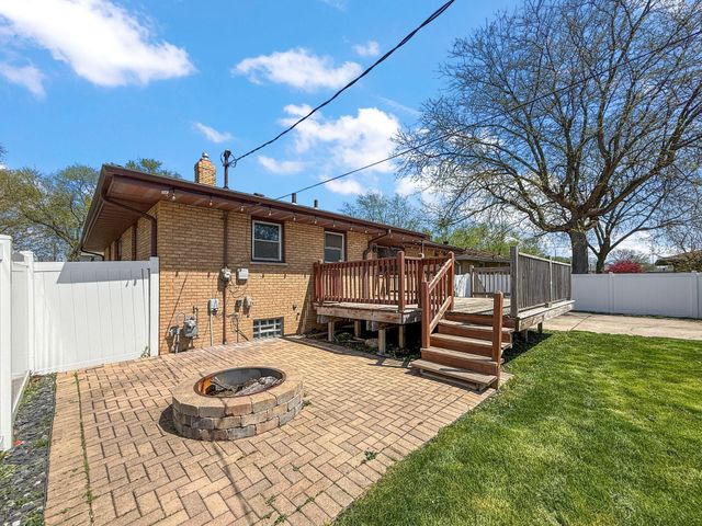 218 Lawndale Drive, Munster, IN 46321