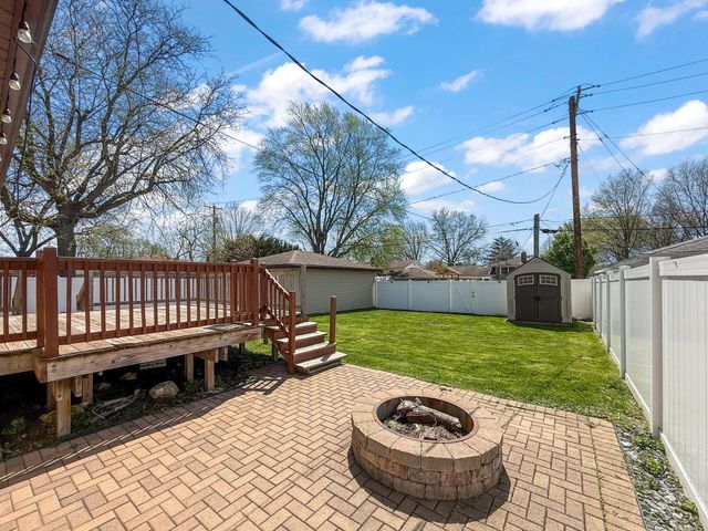 218 Lawndale Drive, Munster, IN 46321