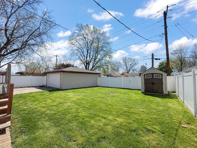 218 Lawndale Drive, Munster, IN 46321