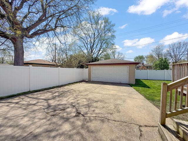 218 Lawndale Drive, Munster, IN 46321