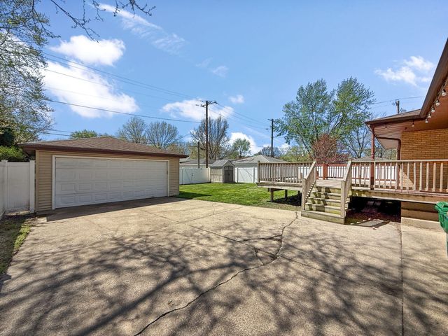 218 Lawndale Drive, Munster, IN 46321