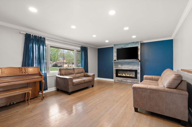 218 Lawndale Drive, Munster, IN 46321