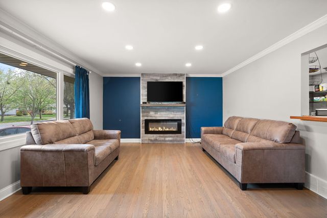218 Lawndale Drive, Munster, IN 46321