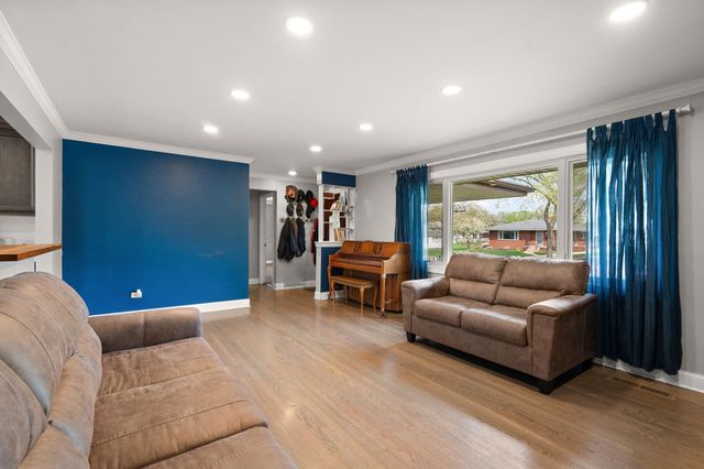 218 Lawndale Drive, Munster, IN 46321