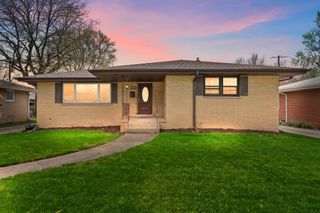 218 Lawndale Drive, Munster, IN 46321